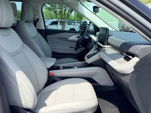 New 2026 Ford Explorer Active RWD image 7