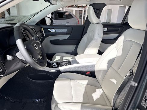 New 2026 Volvo XC40 B5 Plus w/ Protection Package Premier image 9