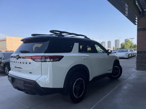 Used 2024 Nissan Pathfinder Rock Creek image 3