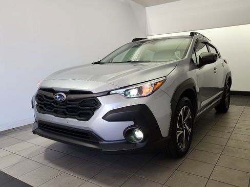 Used 2024 Subaru Crosstrek 2.0i Premium image 2