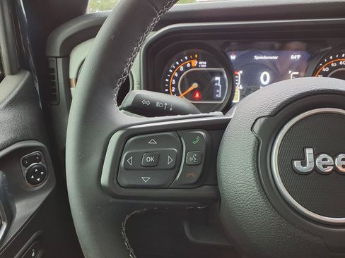 Used 2025 Jeep Gladiator Sport AWD/4WD image 31