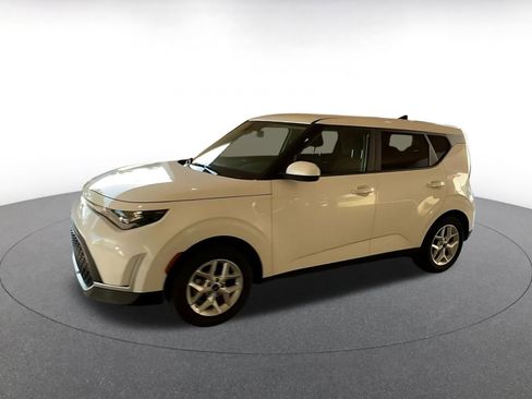 Used 2025 Kia Soul LX w/ LX Technology Package FWD image 7