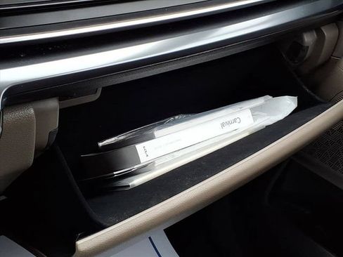 Used 2025 Kia Carnival FWD image 25