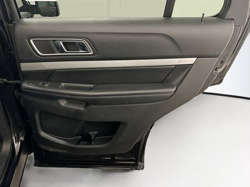 Used 2016 Ford Explorer XLT w/ Equipment Group 202A AWD/4WD image 33