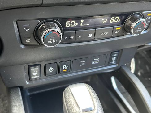 Used 2024 Nissan Frontier SV w/ SV Convenience Package RWD image 32