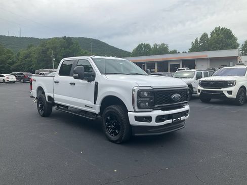 New 2026 Ford F250 4x4 Crew Cab Super Duty image 3