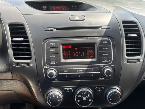 Used 2016 Kia Forte LX FWD image 18