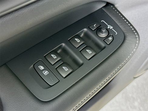New 2026 Volvo V60 B5 Cross Country Ultra w/ Climate Package image 18