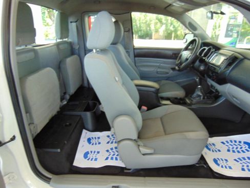 Used 2015 Toyota Tacoma 2WD Access Cab image 6