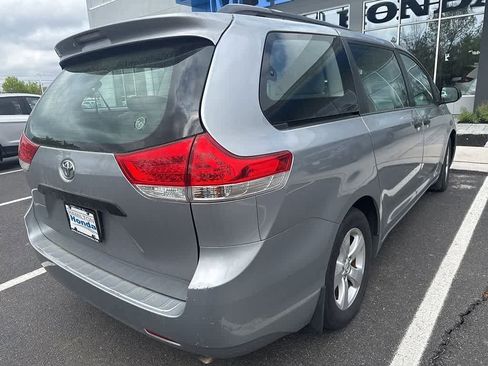 Used 2013 Toyota Sienna L FWD image 4