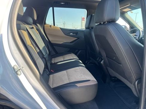 Used 2025 Chevrolet Equinox ACTIV w/ Convenience Package III FWD image 12