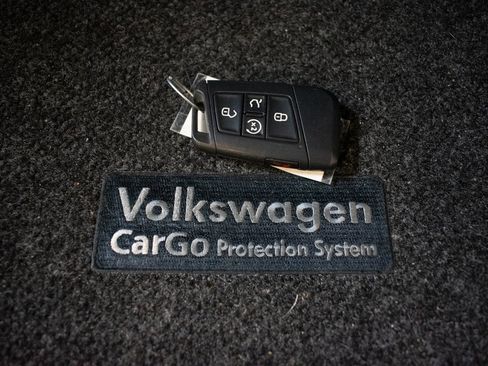 Used 2022 Volkswagen Tiguan SE R-Line image 26