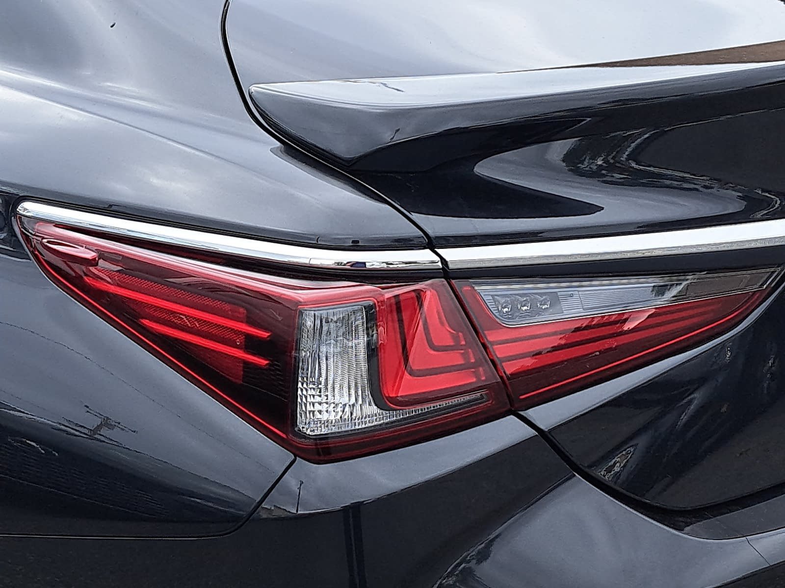 Used 2024 Lexus ES 300h w/ Accessory Package (Z1) FWD image 37