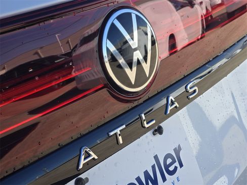 New 2026 Volkswagen Atlas Peak Edition image 7