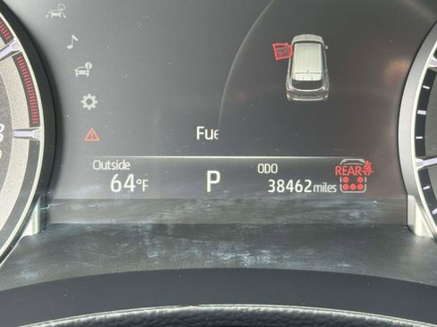 Used 2024 Toyota Highlander XLE FWD image 13