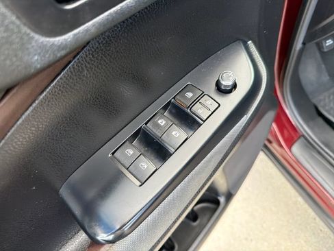 Used 2019 Toyota Highlander LE FWD image 13