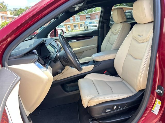Used 2017 Cadillac XT5 Luxury w/ Driver Awareness Package FWD image 28