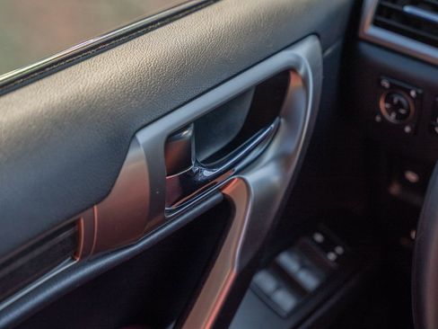 Used 2023 Lexus GX 460 Premium w/ Premium Package image 28