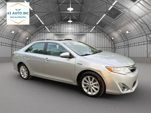Used 2012 Toyota Camry XLE w/ Leather Pkg image 3