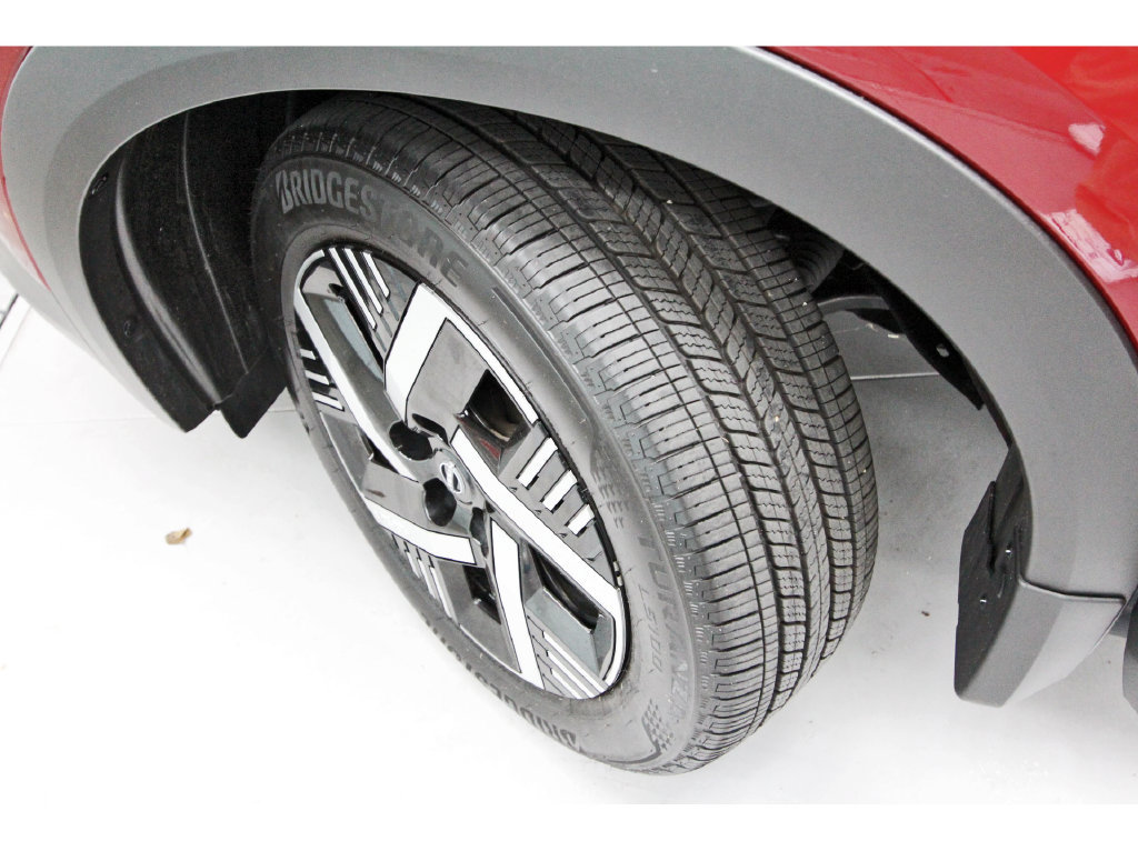Used 2026 Nissan Kicks SV FWD image 7