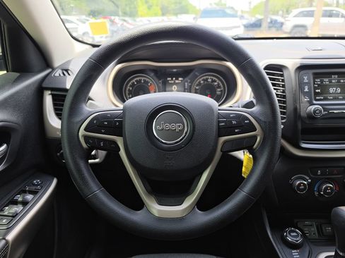 Certified 2018 Jeep Cherokee Latitude AWD/4WD image 14
