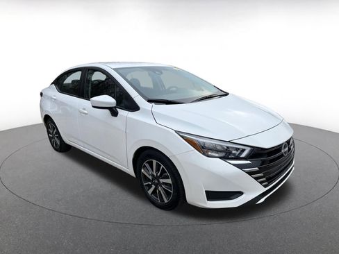 Used 2025 Nissan Versa SV image 1