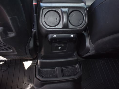 Used 2021 Jeep Wrangler Unlimited Rubicon image 30