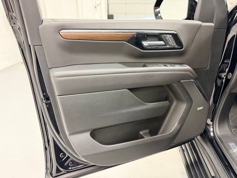 Certified 2025 Chevrolet Suburban High Country image 24