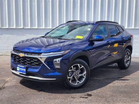 Used 2024 Chevrolet Trax LT w/ Driver Confidence Package FWD image 1