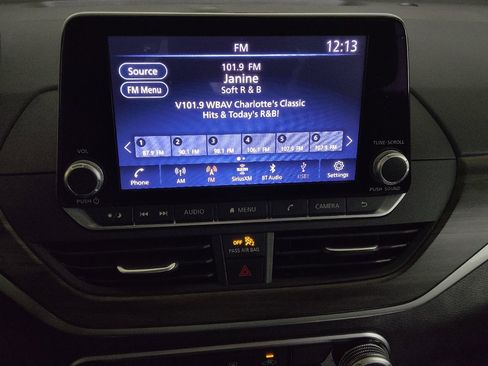 Used 2025 Nissan Altima 2.5 SV FWD image 25