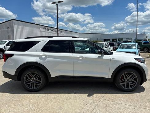 New 2026 Ford Explorer ST-Line w/ ST-Line Street Pack AWD/4WD image 10