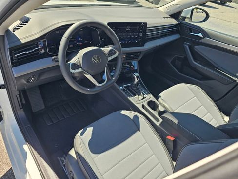 New 2026 Volkswagen Jetta SE FWD image 2