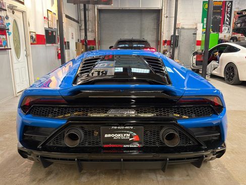 Used 2020 Lamborghini Huracan EVO image 7