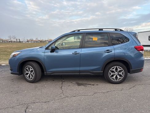 Used 2022 Subaru Forester Premium image 8