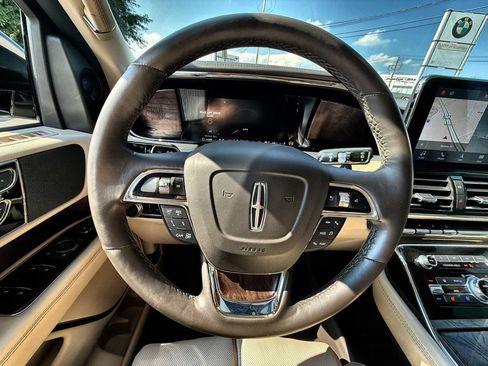 Used 2019 Lincoln Navigator Reserve AWD/4WD image 23