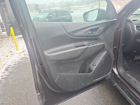 Used 2020 Chevrolet Equinox LT image 16