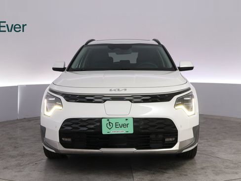Used 2024 Kia Niro Wave w/ Wave Preserve Package FWD image 12
