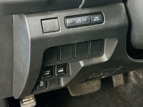 Used 2023 Nissan Frontier SV image 17