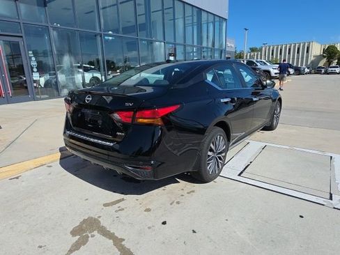 Used 2023 Nissan Altima 2.5 SV image 4