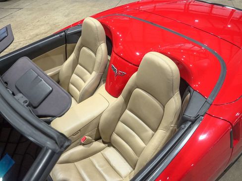 Used 2005 Chevrolet Corvette Convertible w/ Preferred Equipment Group image 19