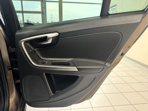 Used 2018 Volvo V60 T5 Cross Country w/ Convenience Package image 46