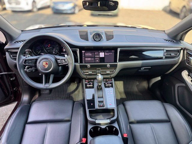 Used 2025 Porsche Macan AWD/4WD image 16