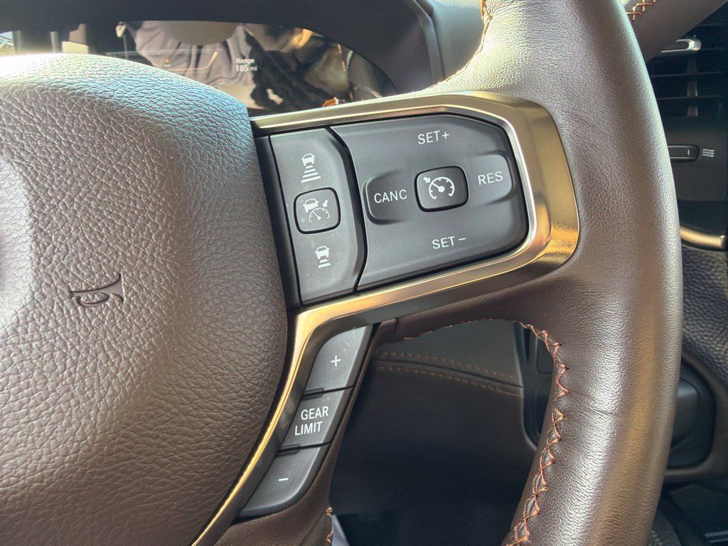 Used 2025 RAM 2500 Limited AWD/4WD image 9