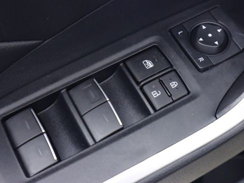 Used 2021 Toyota RAV4 LE AWD/4WD image 25