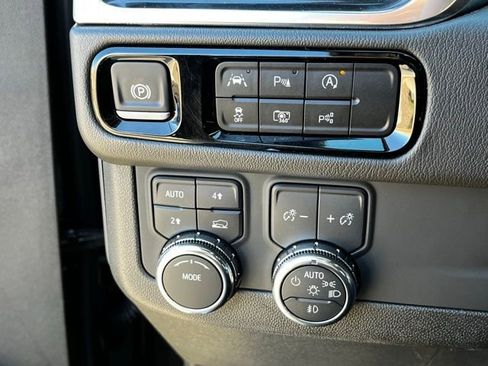 Used 2025 GMC Yukon XL Denali image 21