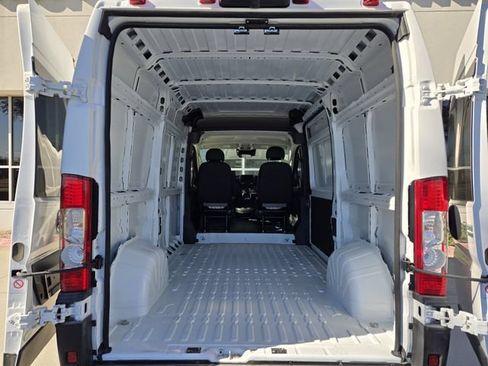 Used 2025 RAM ProMaster 2500 FWD image 32
