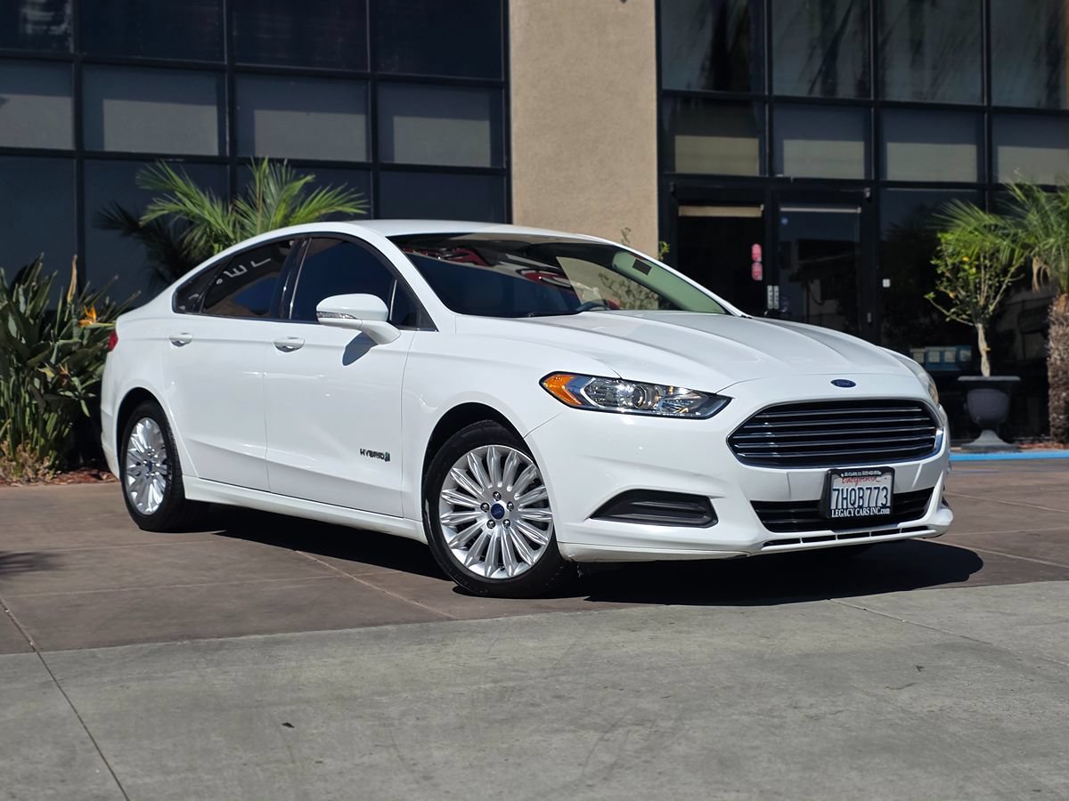 Used 2015 Ford Fusion SE FWD image 4