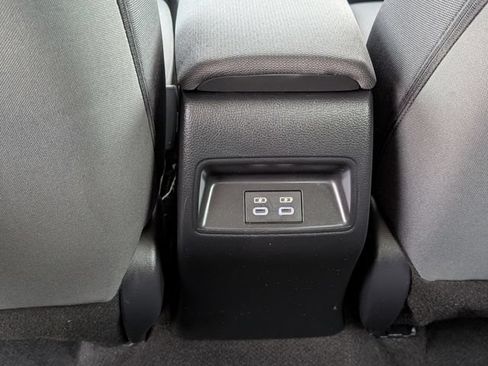 Used 2025 Toyota Corolla LE FWD image 17