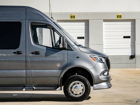 Used 2025 Mercedes-Benz Sprinter 3500 image 18