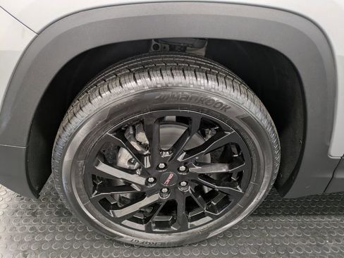 Used 2023 GMC Terrain SLE w/ Driver Convenience Package image 7